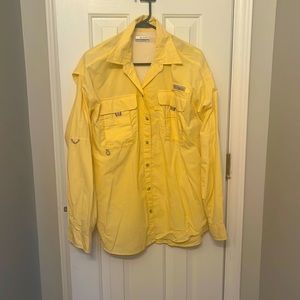 Men’s yellow Columbia PFG shirt medium